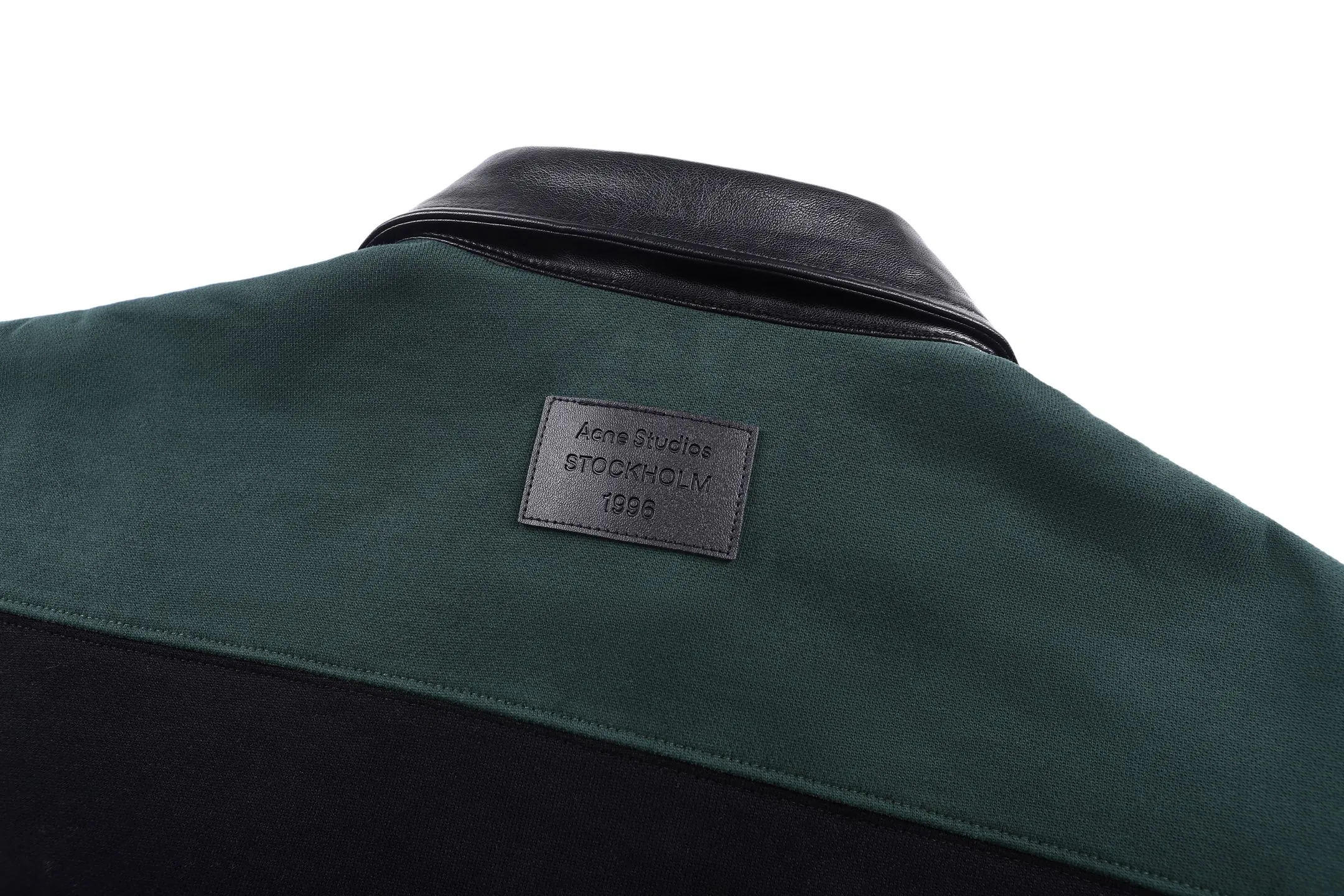 AP Acne Studios 26SSRetro leather lapel contrast striped sweatshirt ●Authentic 5469 purchased and developed ●Custom dyed double-ply terry sweatshirt material ●Exquisite technical leather ●Template embroidery ●Fabric fermentation wash ●Customized 1:1 leather tag ●Customized 1:1 buttons ●Customized 1:1 trademark ●Loose fit ●Size: S M L XL ●Style number: 26231/4B#30
